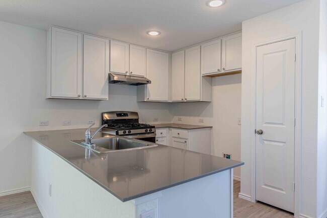 Building Photo - 9143 Coronal Rings