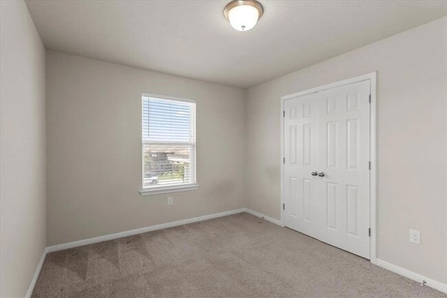 Building Photo - 121 Emerald Pass