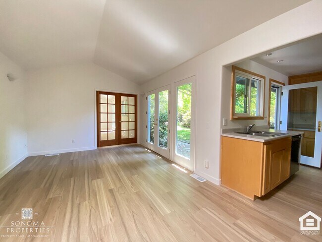 Building Photo - Inviting 3BD/2BA Home in Glen Ellen