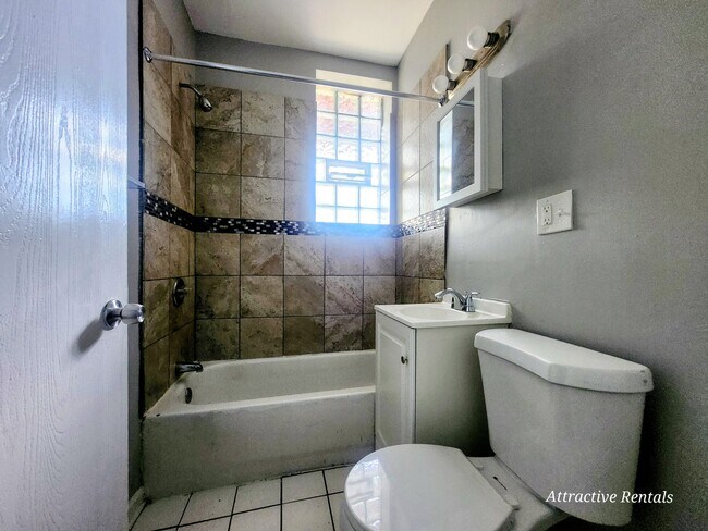 Building Photo - 1465 E 68th St