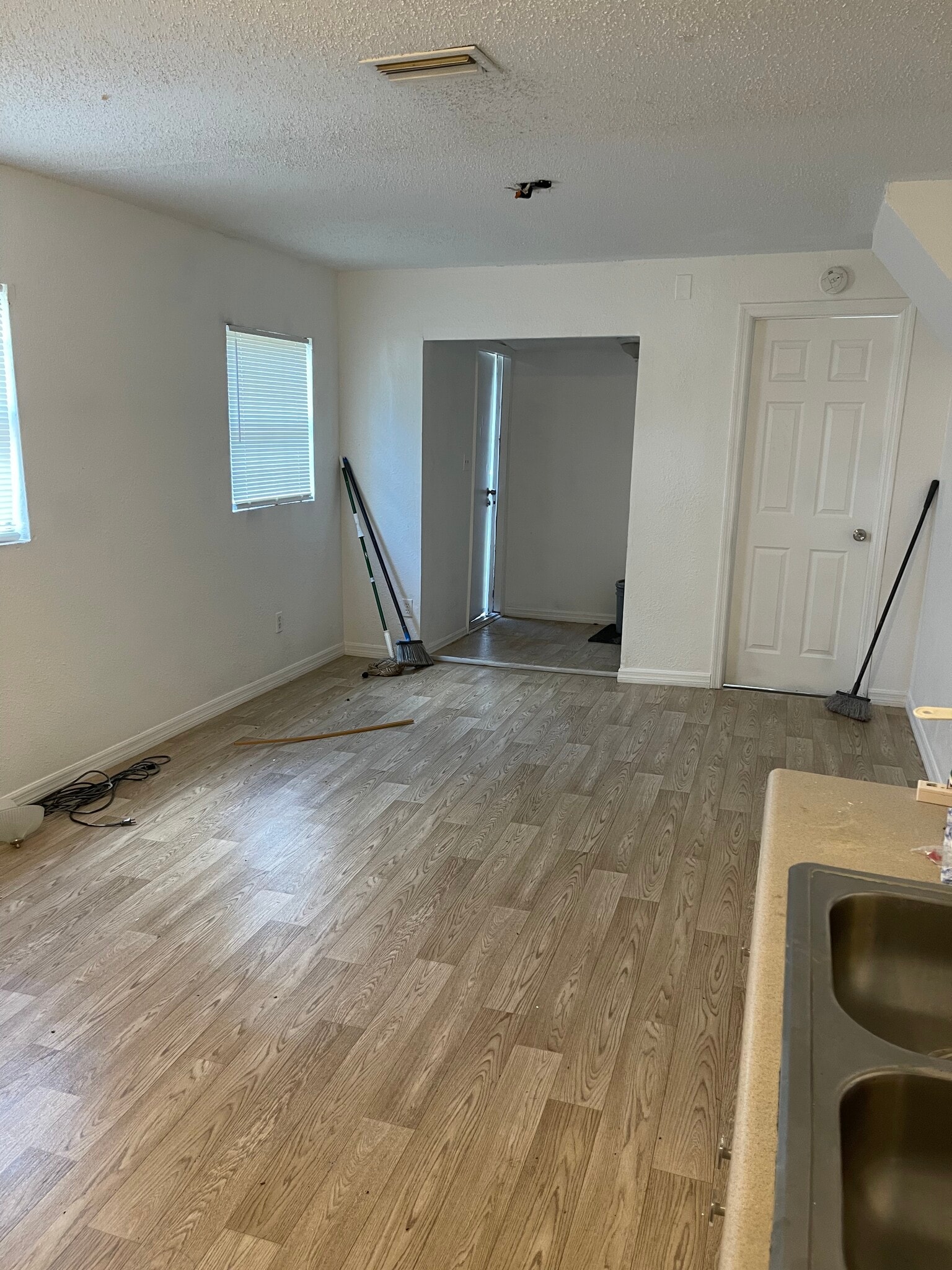 Building Photo - 8722 N Brooks St