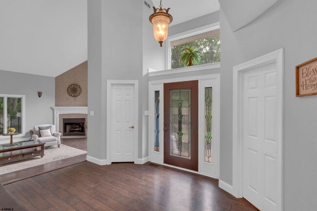 Building Photo - 209 Shady Knoll Ln