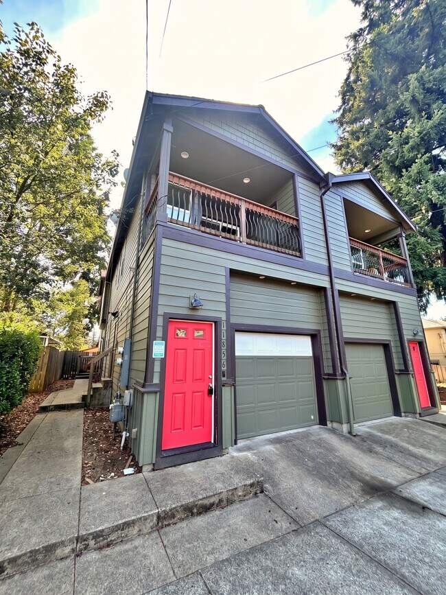 Building Photo - 11856 SE Pine St