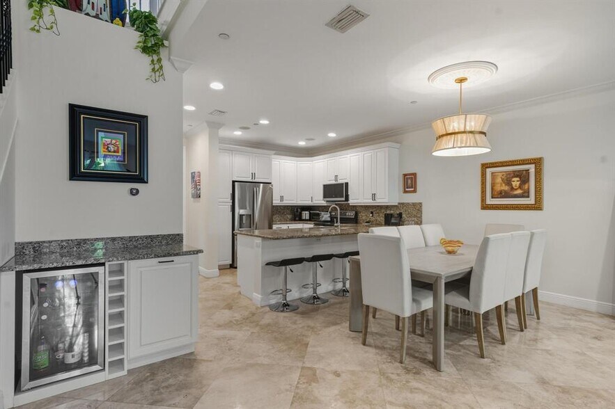 Building Photo - 1709 NE 8th St