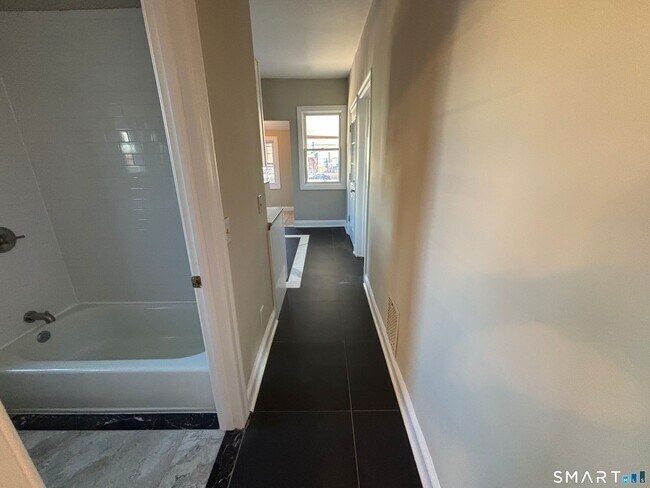 Building Photo - 19 Darina Pl