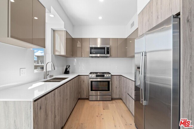 Building Photo - 1367 N Alta Vista Blvd