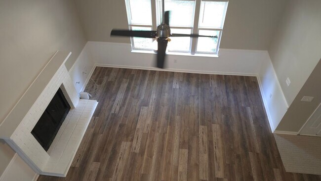 Building Photo - 10480 Summer Creek Dr