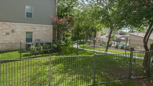 Building Photo - 10422 Huebner Rd