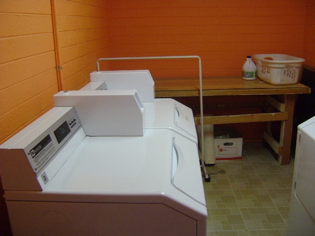 Building Photo - APARTMENT - UPTOWN SEDONA- APPLE TREE SQUARE