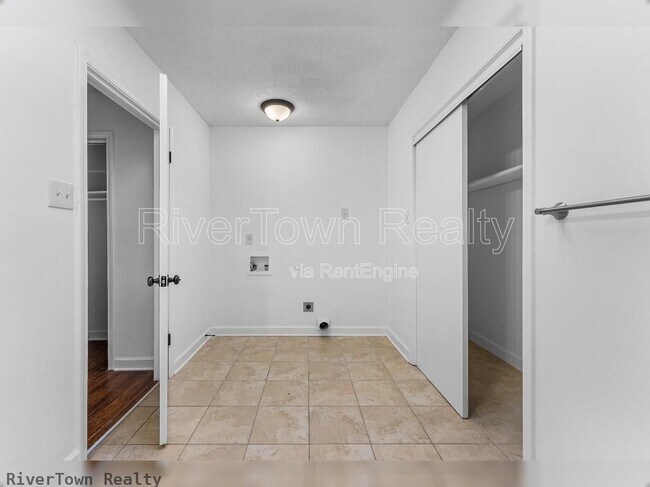 Building Photo - 810 Indian Dr