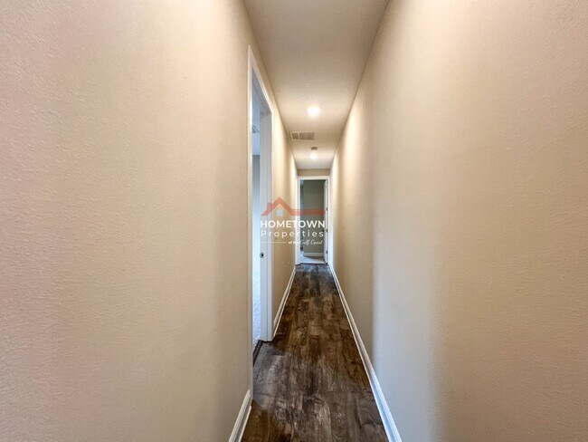 Building Photo - Charming Custom-Built Home with Bonus Room...