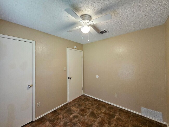 Building Photo - 1507 Nina Dr