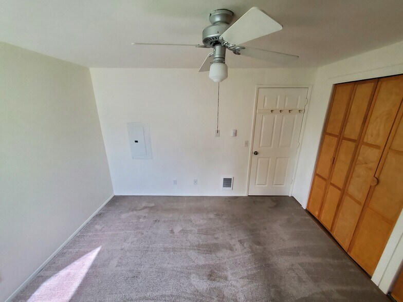 bedroom - 310 S 174th Pl