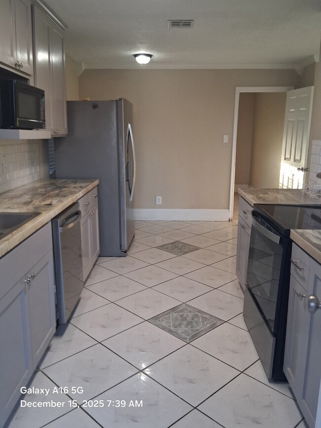 Building Photo - 1350 Strawberry St