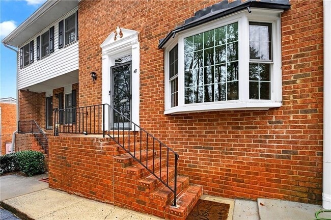 Building Photo - 6520 Roswell Rd NE