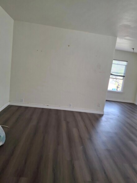 Building Photo - 808 E Palmer Ave