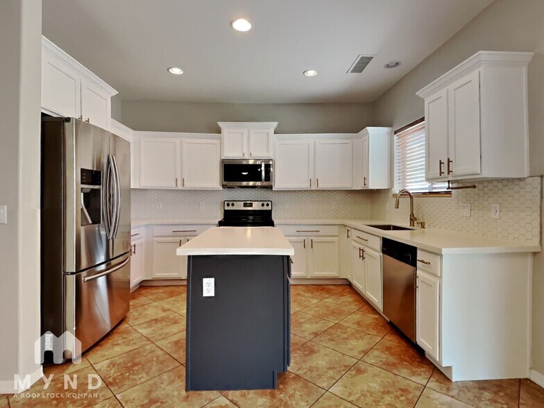 Building Photo - 18646 W Mission Ln