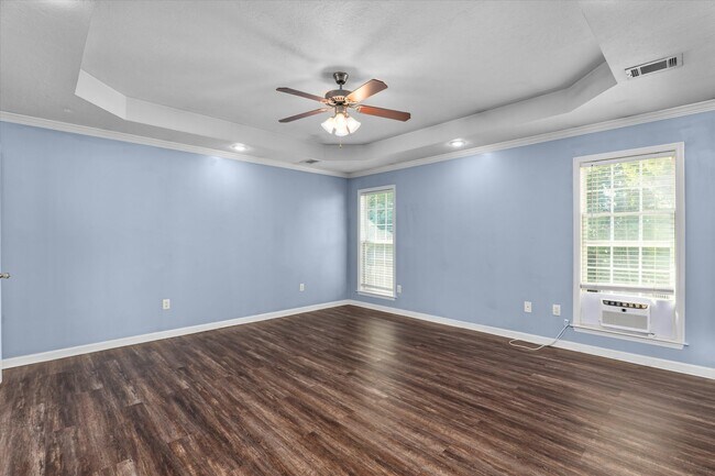 Building Photo - 570 Lory Ln