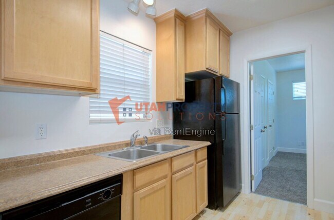 Building Photo - 574 Wilson Ave S