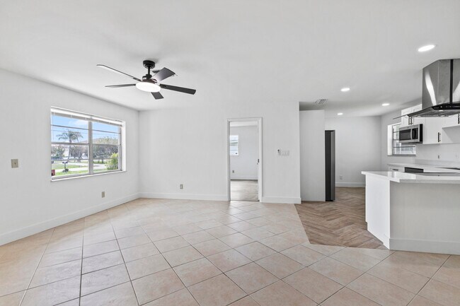 Building Photo - 106 NW Curtis St