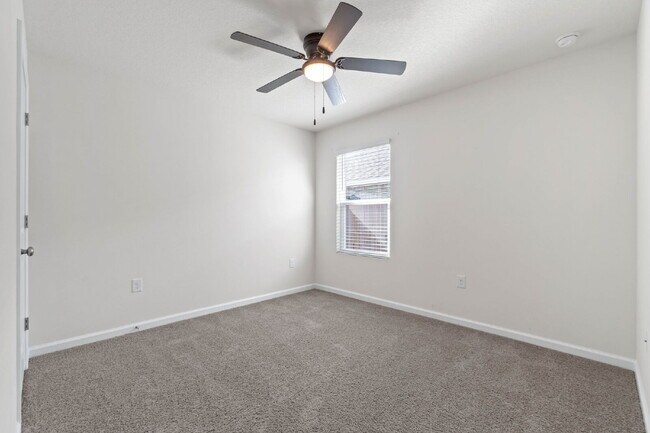 Building Photo - 1047 Limpkin St