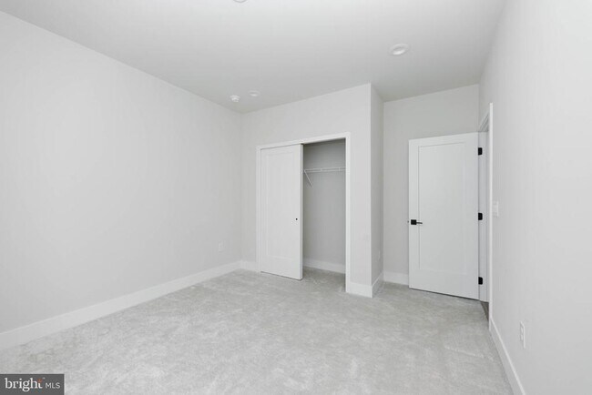 Building Photo - 305 Manion Aly