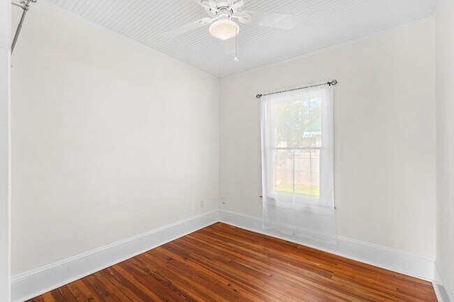 Building Photo - 1804 Tangerine St