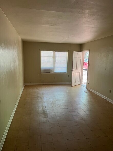 Primary Photo - 717 9th Ave
