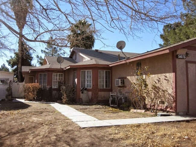 Primary Photo - Stunning single story house single family.