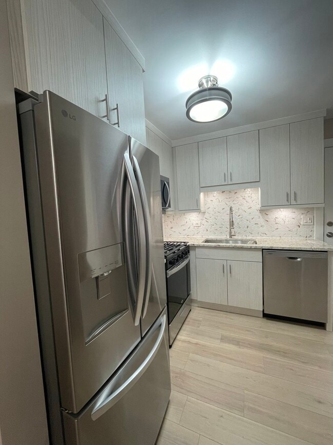 Building Photo - 8511 S Parkside Ave