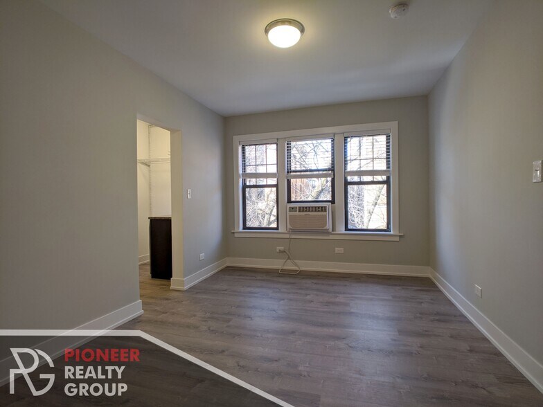 Building Photo - 423 W Belden Ave