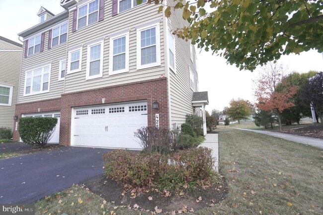 Building Photo - 425 Williamson Ct