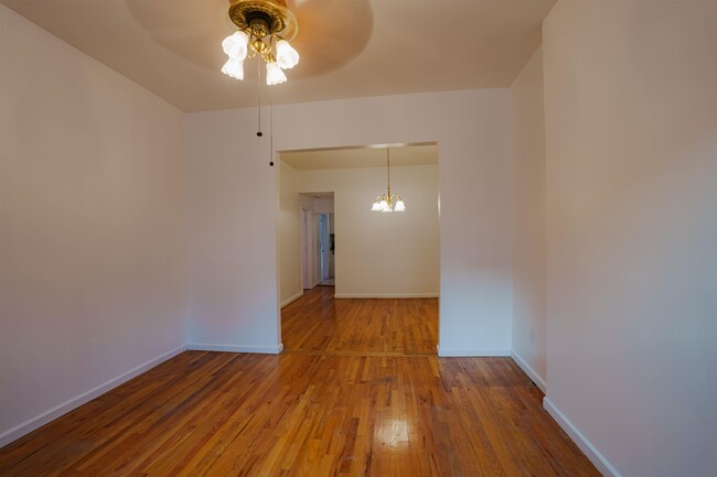 Building Photo - 66 46th St