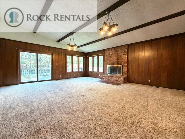 Building Photo - 3 Bed 1.5 Bath House in Convenient Location