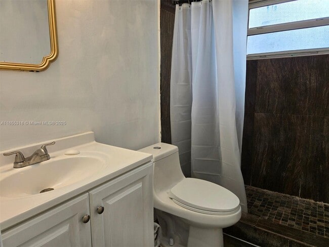 Building Photo - 4101 SW 54th Ct