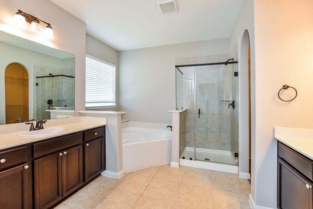 Building Photo - 526 Roaring Springs Dr