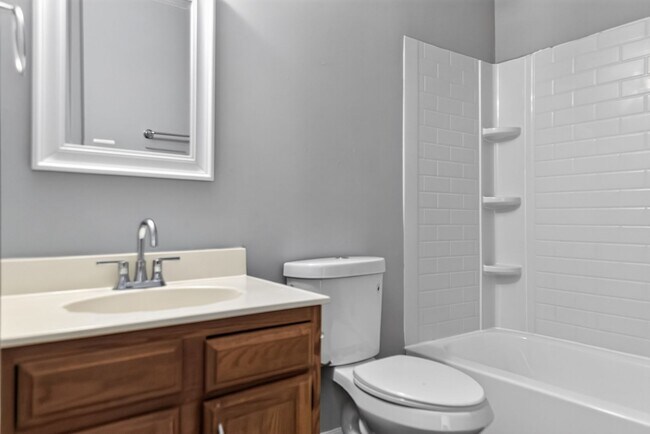 Building Photo - Available Now!  3 Bedroom Townhouse King George