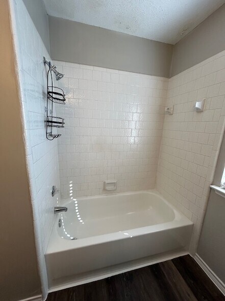 Second Full bathroom - 4729 Waterway Dr N