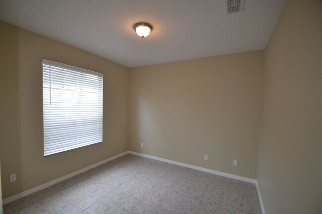 Building Photo - 950 Longwood Club Pl