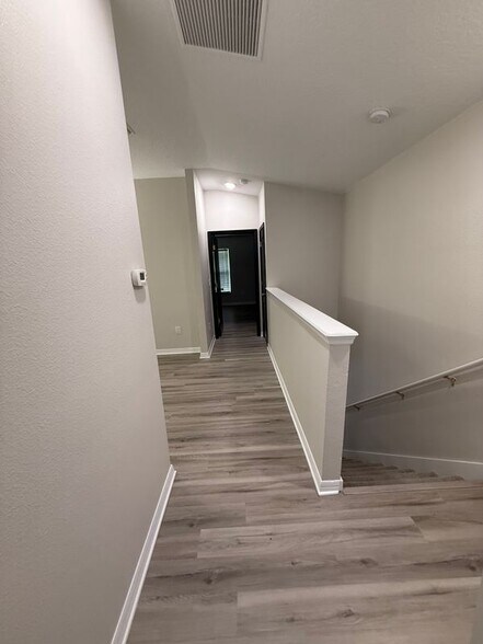 Building Photo - 30316 Elderwood Dr
