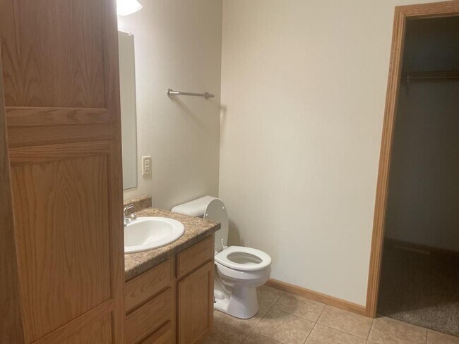 Building Photo - 642 Angel Ct