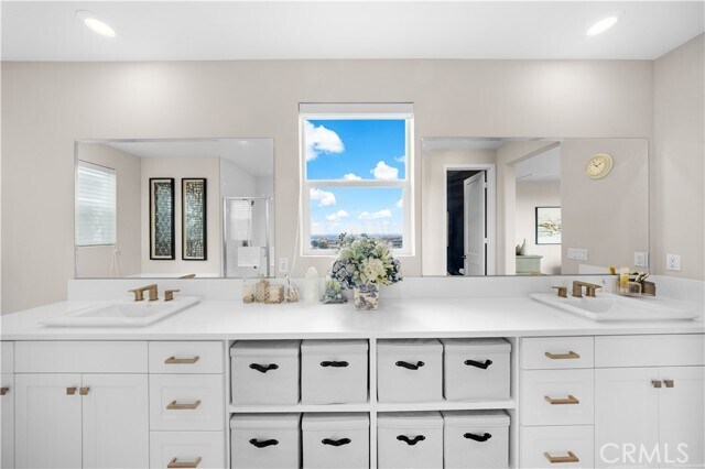 Building Photo - 545 Serrano Summit Dr