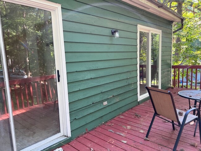 Building Photo - 4 Bed | 2 Bath Townhouse near NCSU - Stude...