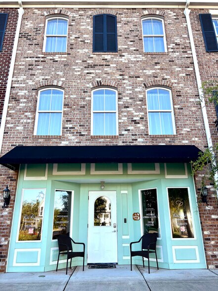 Building Photo - 3518 Saint James Ave