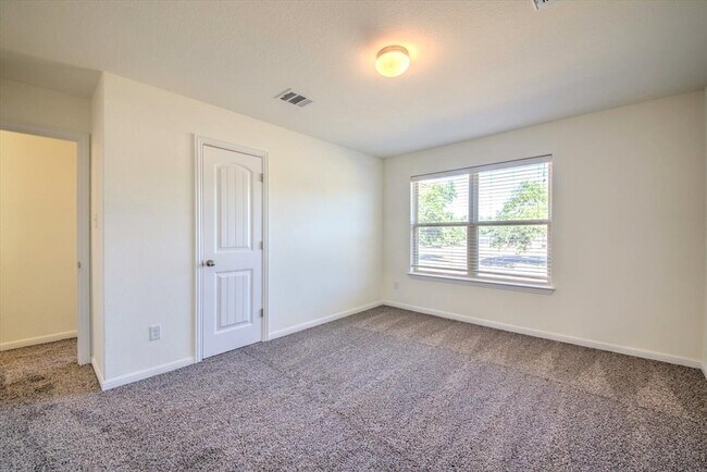 Building Photo - 2410 Great Oaks Dr