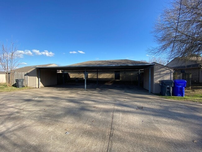 Building Photo - Duplex