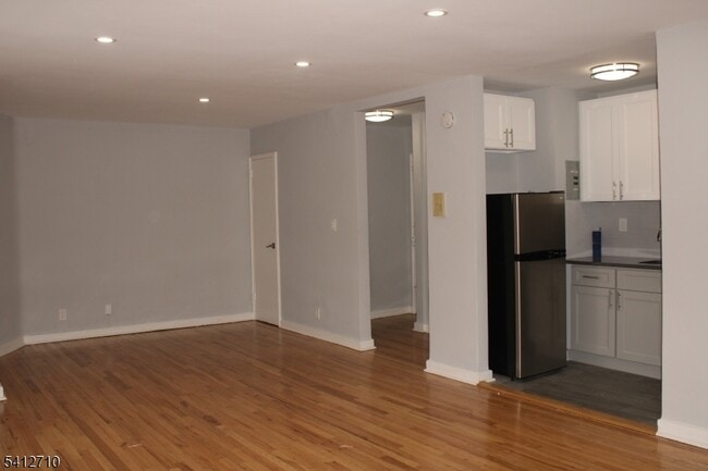 Building Photo - 819 Bloomfield Ave