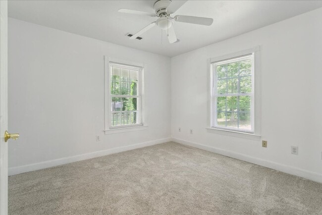 Building Photo - Gloucester/Saluda