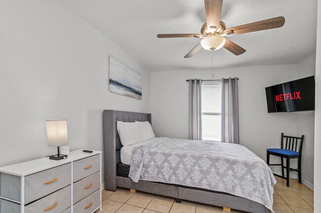 Building Photo - 316 E Monroe St