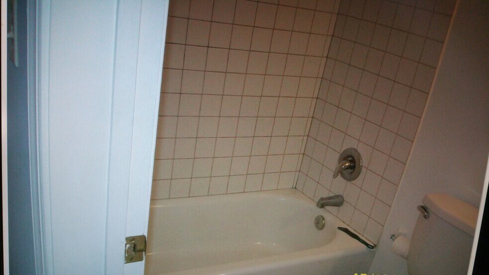 Building Photo - 19 S Broadway